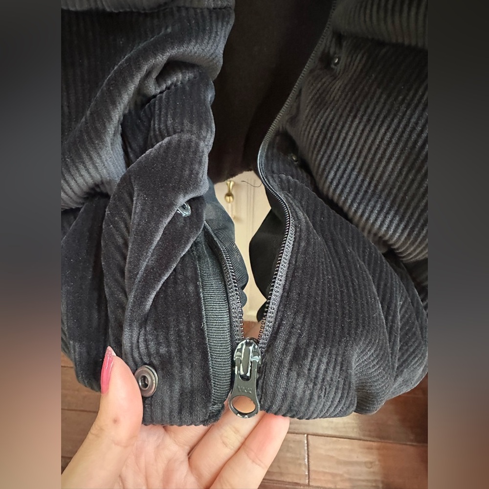 ALO Yoga Ribbed Velour Gold Rush Puffer Black - Picture 9 of 14